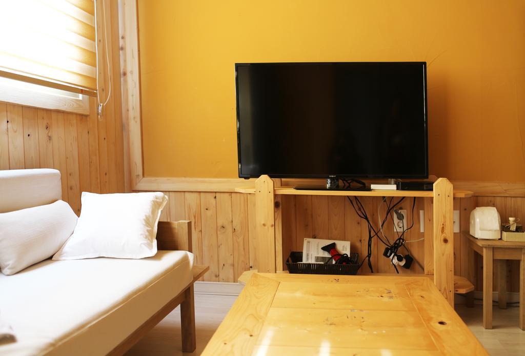 Haevichi Pension Сеогвипо Екстериор снимка