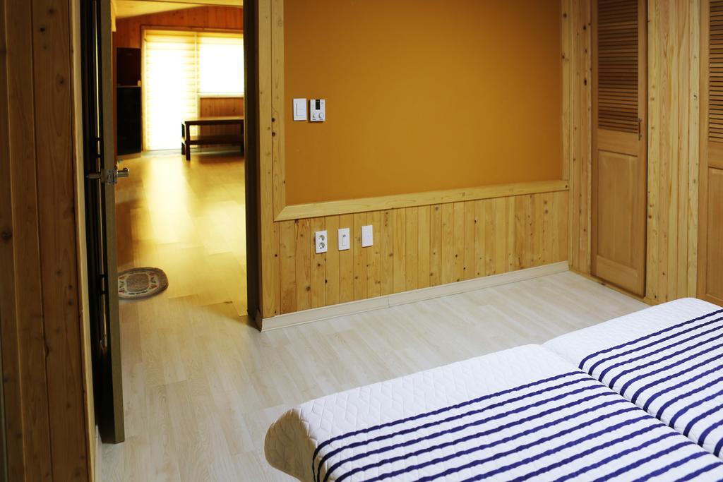 Haevichi Pension Сеогвипо Екстериор снимка