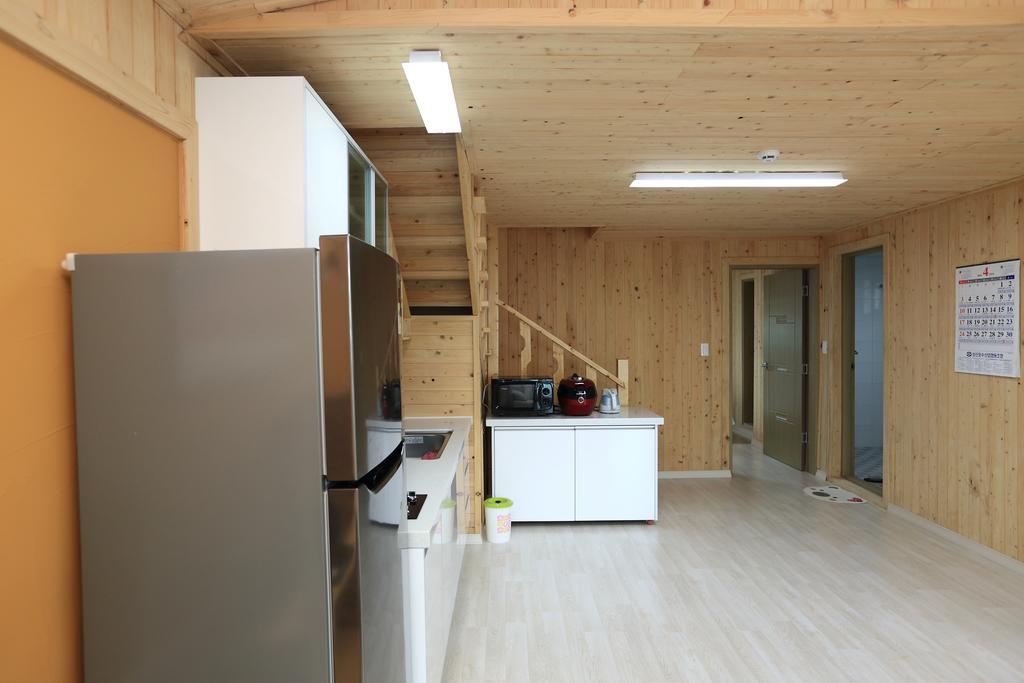 Haevichi Pension Сеогвипо Екстериор снимка